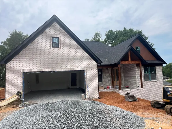 730 Chatsworth Cir SE, Lenoir, NC 28645