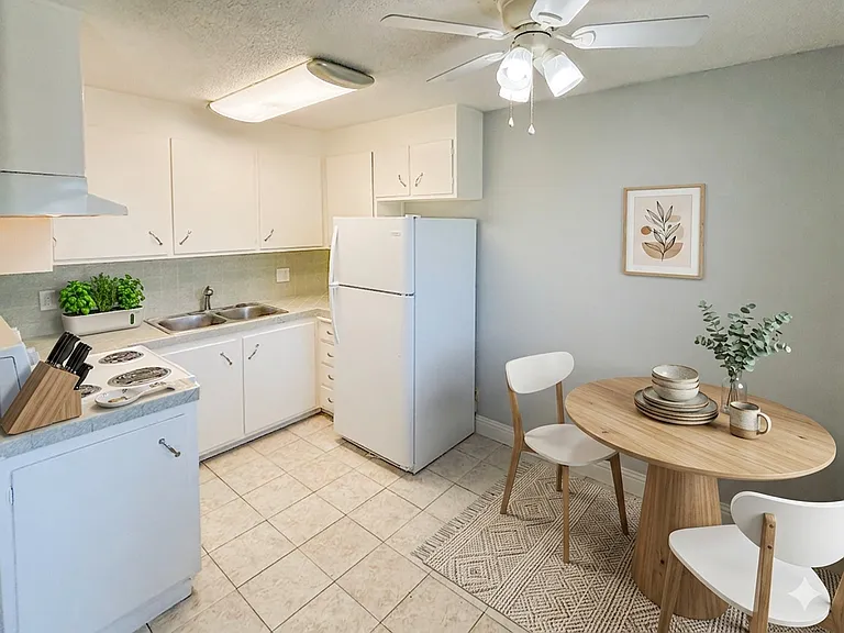 616 O Street — Photo 10