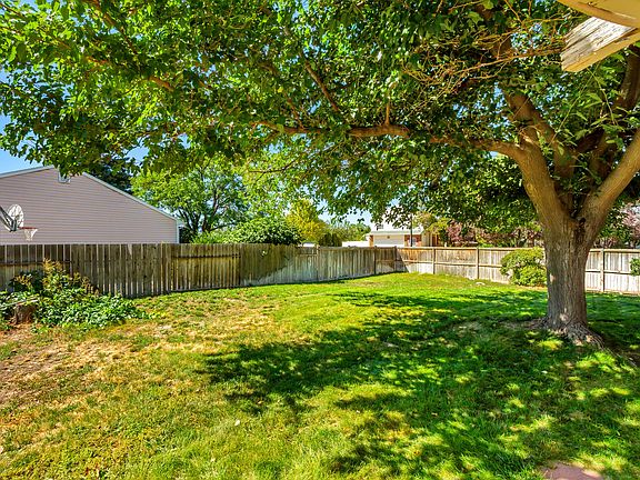 3rd image of 11878 S Hidden Valley Dr E