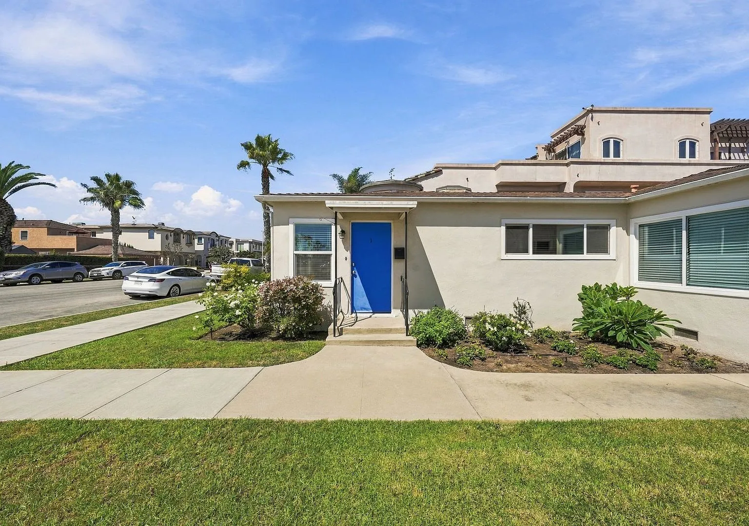 715 Ocean Avenue Seal Beach — Photo 1