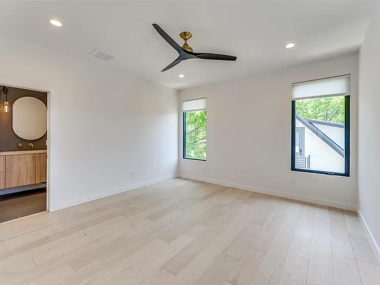 1901 Hamilton Ave — Photo 9