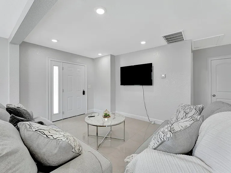 302 W Sligh Ave — Photo 14