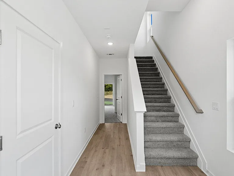 55 Silverbell Ave — Photo 4