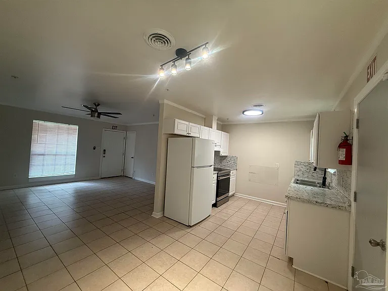 6550 Allyn Way — Photo 10