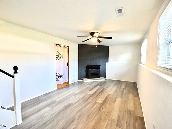 4th image of 8875 Holly Ln