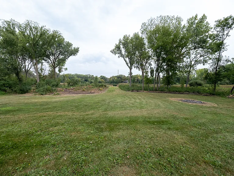 1140 Evergreen Ln N — Photo 4