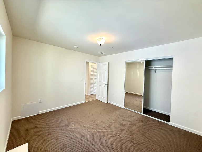 14606 Gilmore St #5 — Photo 10