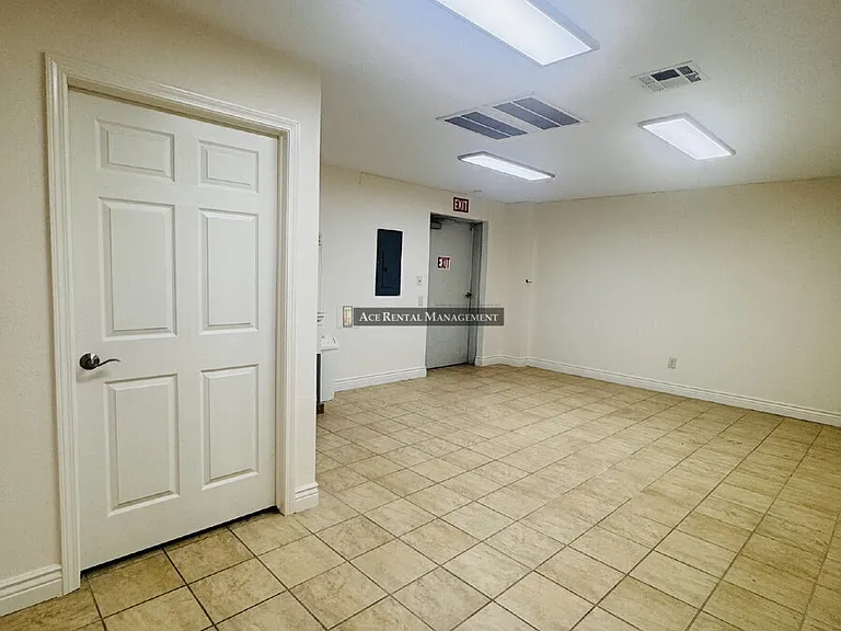 2907 Nederland Ave — Photo 11