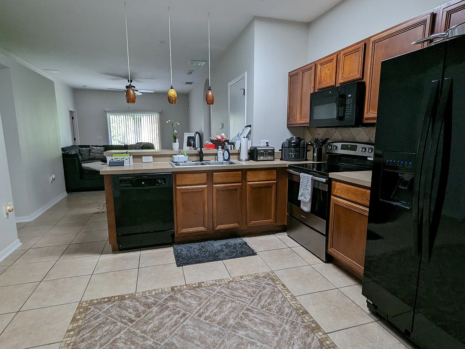 4 bed, 1668 sqft, $2,700 — Photo 4