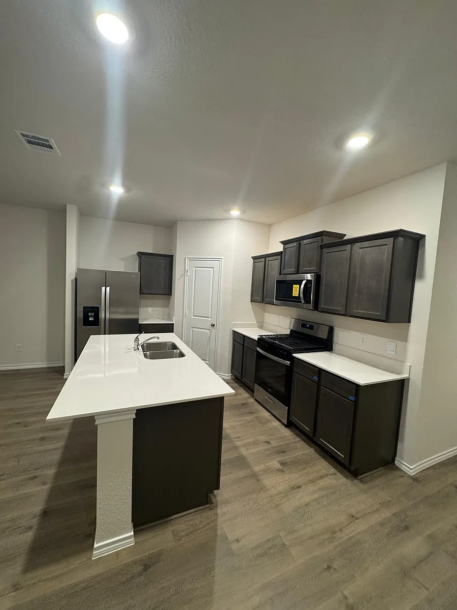 Building Photo - 3924 Limestone Bluff Dr