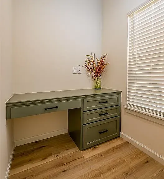 629 Harbor Town Dr — Photo 3