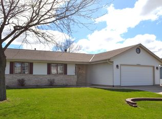 W142N4988 Golden Fields Dr, Menomonee Falls, WI 53051