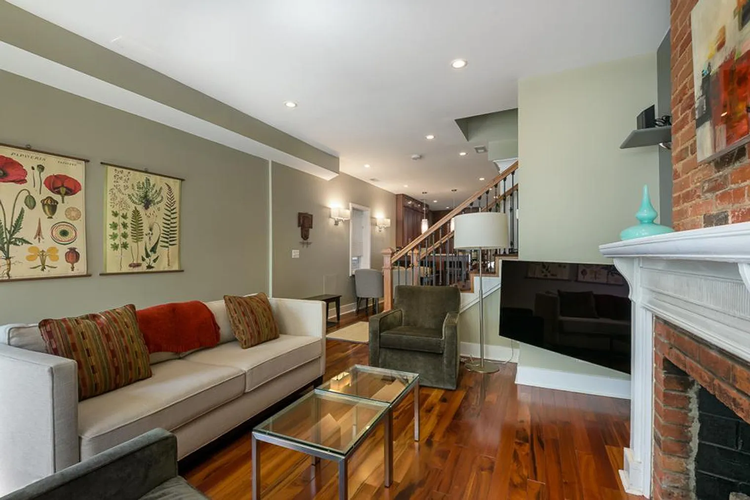 2 bed, 2.5 bath, 16145 sqft, $6,002 — Photo 2