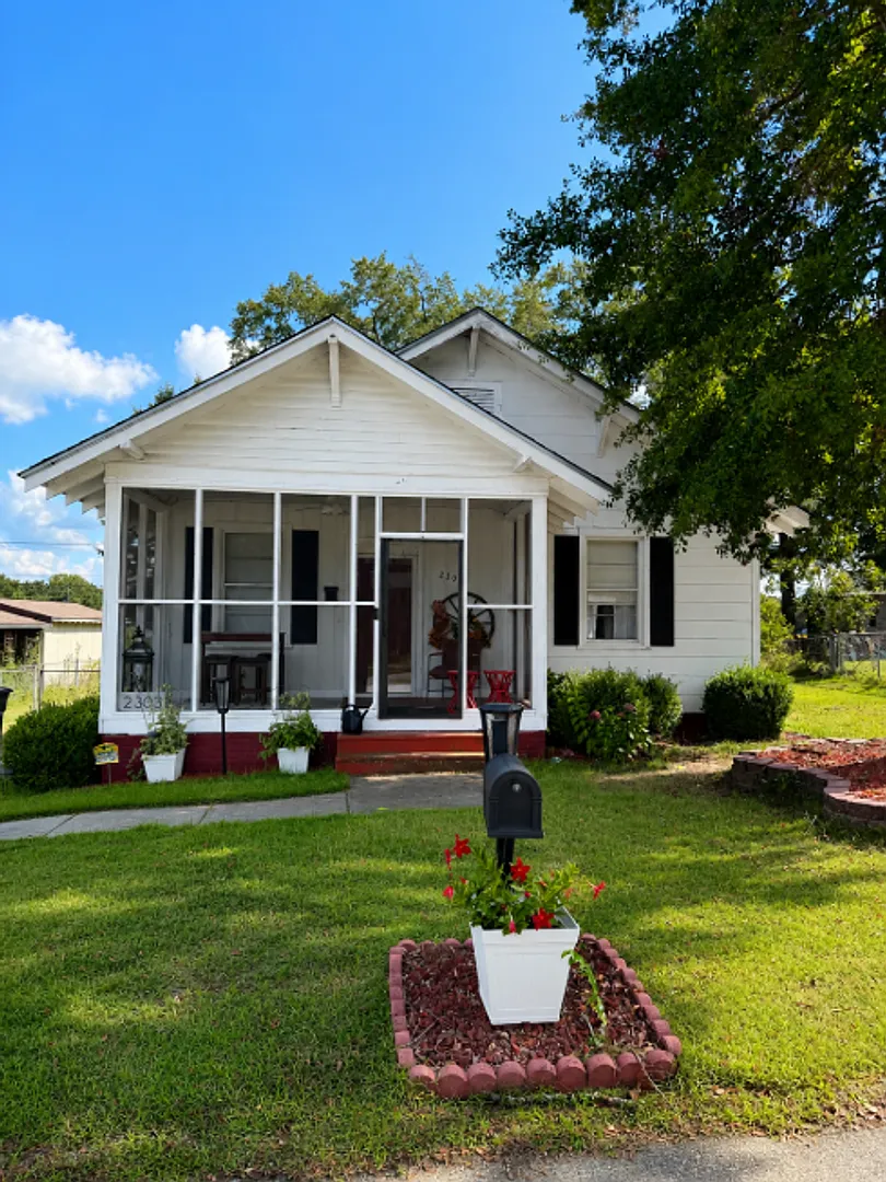 2 Bed 1 Bath Home In Opelika's Mill Village - Available 10/15 — Photo 1
