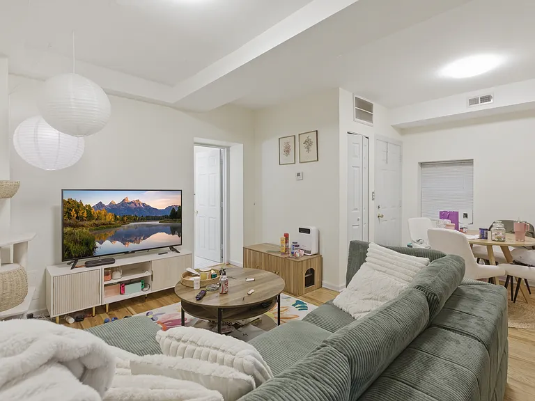 2240 W Palmer St #1R — Photo 2