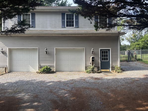 30 Chocklett Ln