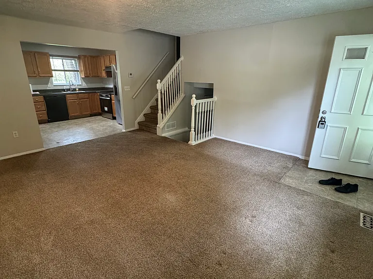 8895 Fairlane Dr — Photo 6