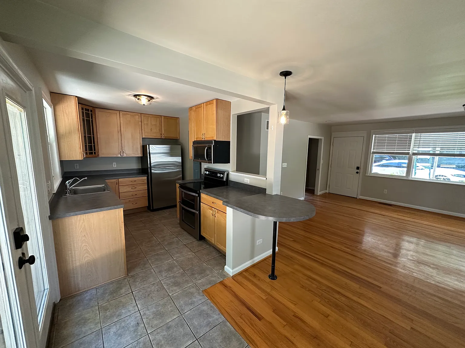 2 bed, 1.5 bath, 1000 sqft, $2,100 — Photo 4