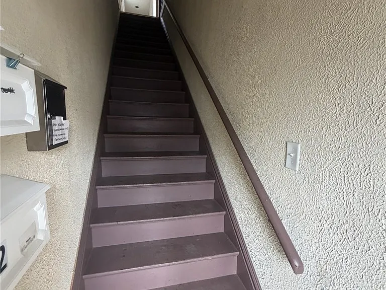 546 California Ave — Photo 3