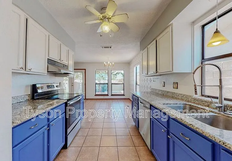 7305 Mayflower Rd NE — Photo 8