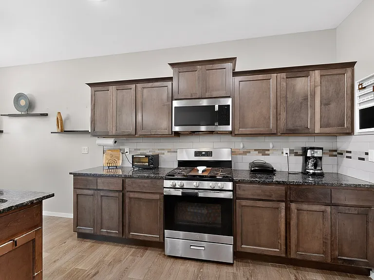 14717 Charles Foster Ave — Photo 16