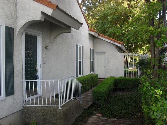 2nd image of 3416 Lakeside Dr