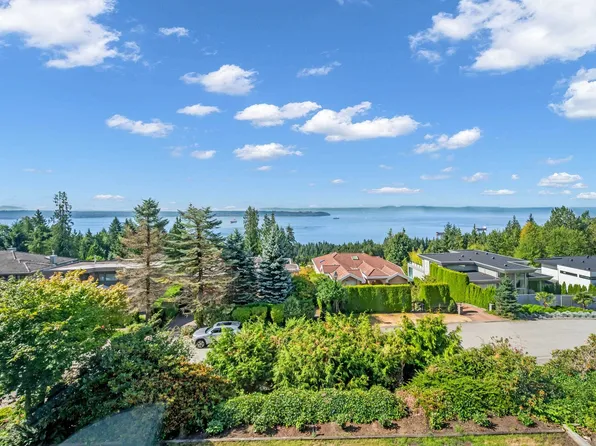 2662 Chelsea Pl, West Vancouver, BC V7S 3E5