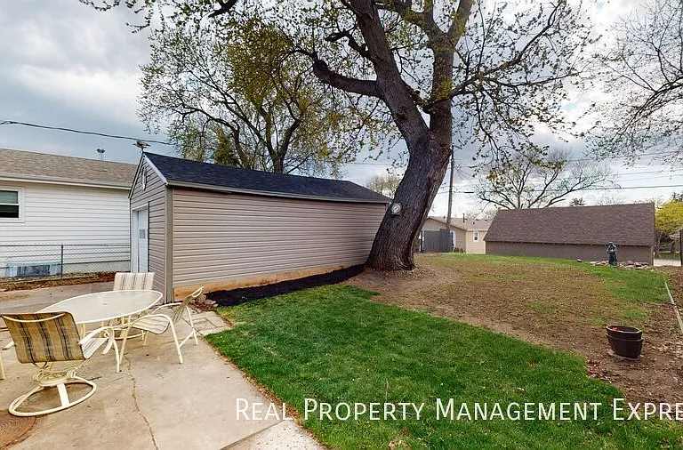 411 S Willow Ave — Photo 21