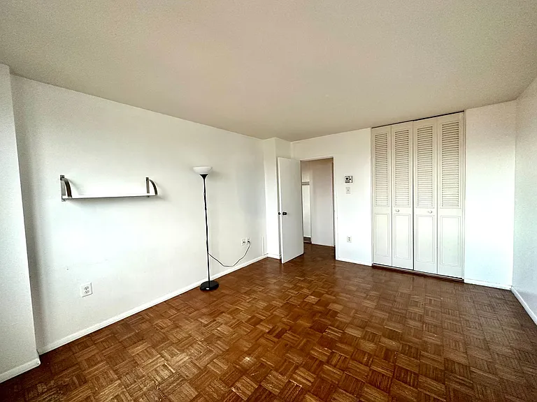 1 E University Pkwy #906 — Photo 14