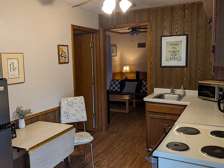 915 Broadway Ave NW #2 — Photo 2