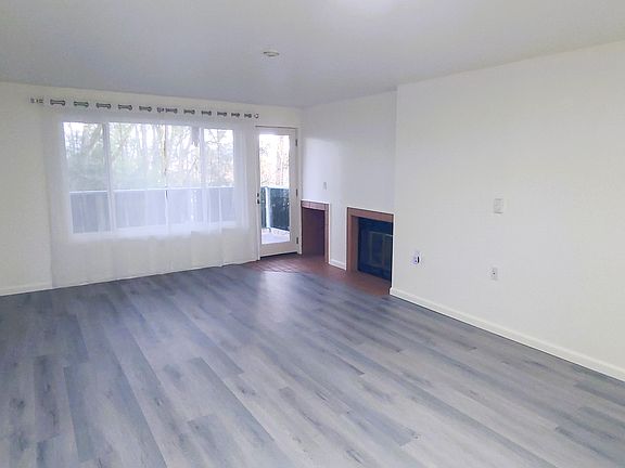 3rd image of 15740 NE 70th Ct