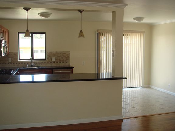 DINING/KITCHEN AREA
