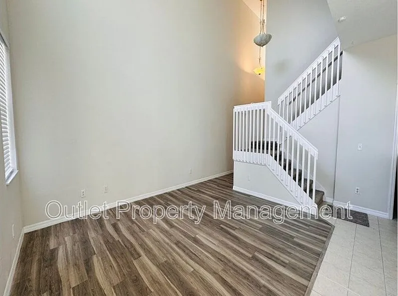 3 bed, 2.5 bath, 1473 sqft, $2,125 — Photo 4