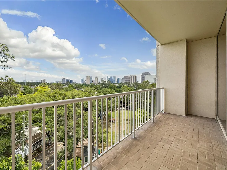 121 N Post Oak Ln #706 — Photo 24