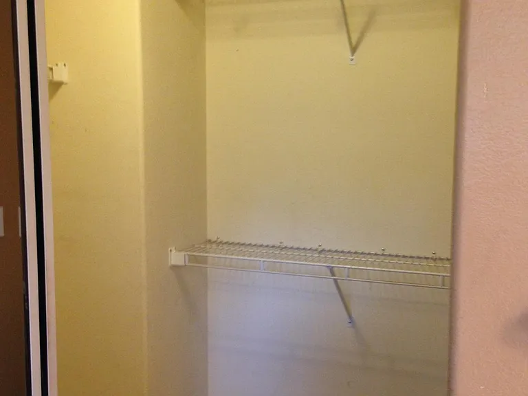 214 Holland Cir — Photo 16
