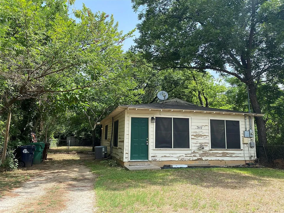 1412 Oakwood Dr