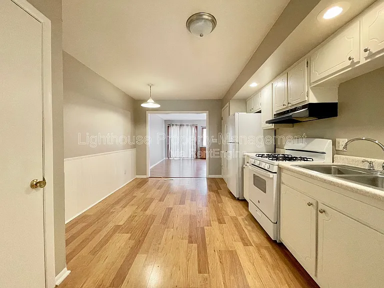 1054 Royal Oak St SW — Photo 9