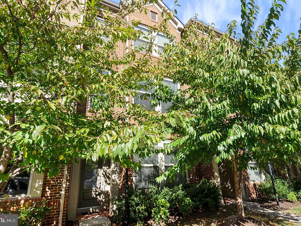1st image of 42268 Hampton Woods Ter