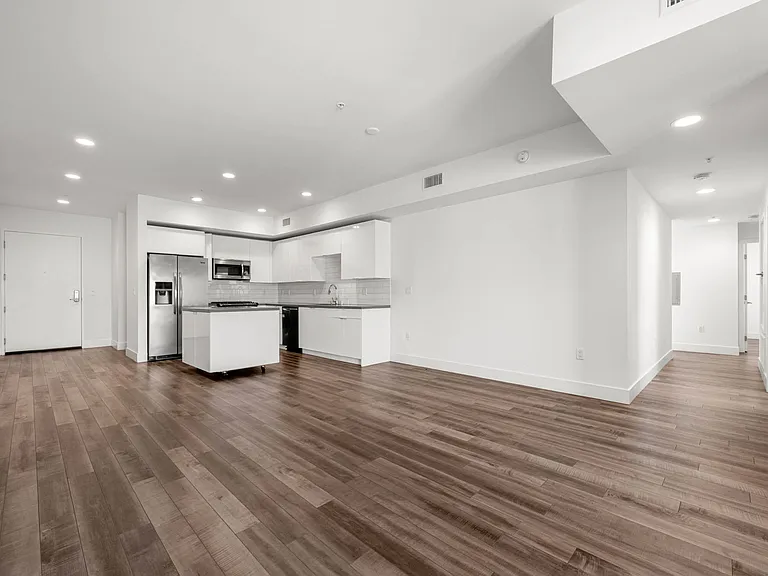 1215 S Bedford — Photo 9