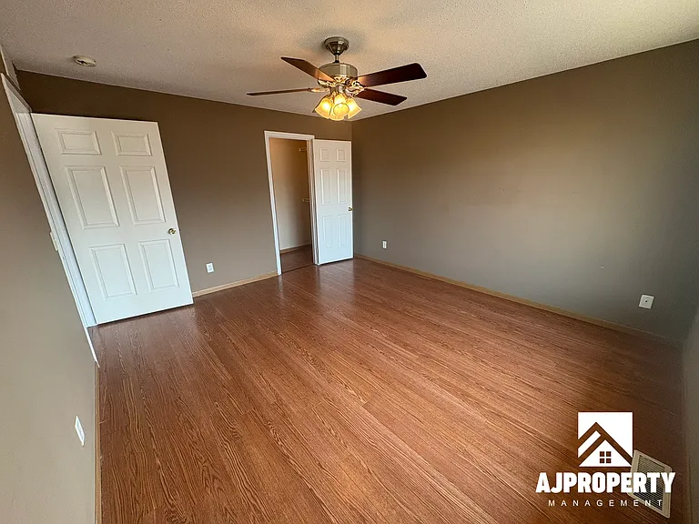 7107 W 56th St #22 — Photo 8