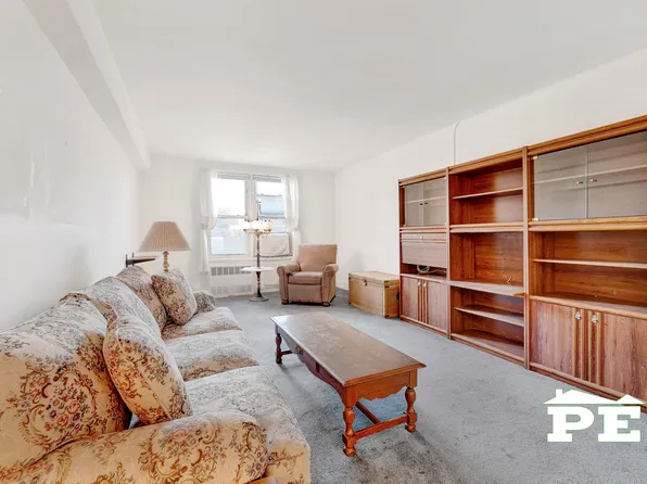 2265 Gerritsen Avenue image 1 of 20