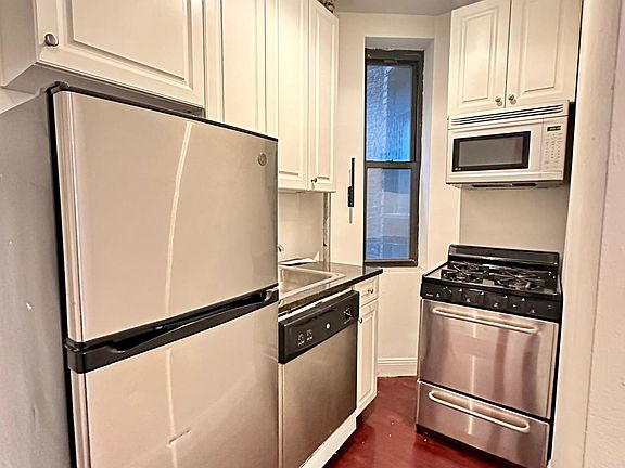 3rd image of 26 7th Ave S #2U