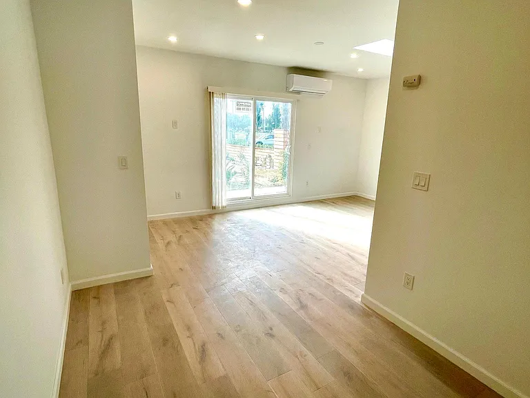 5700 Vanalden Ave #1/2 — Photo 7