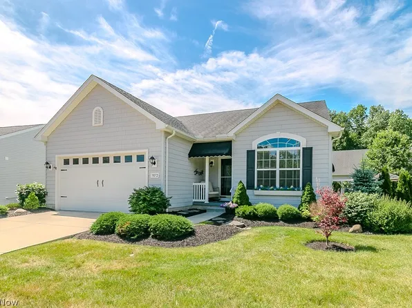 9072 Devonshire Dr, Olmsted Falls, OH 44138