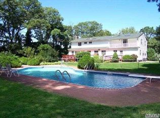 2 Langhans Ct, Dix Hills, NY 11746