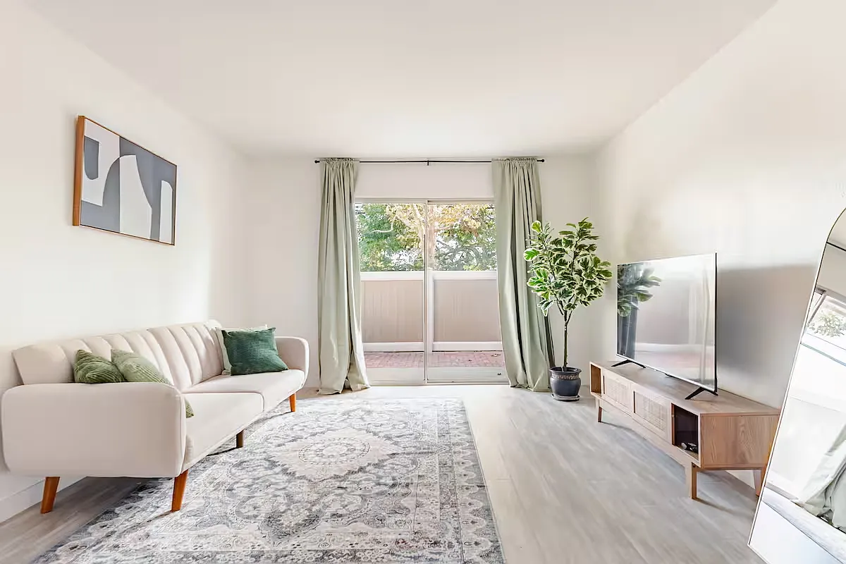 1 bed, 725 sqft, $2,900 — Photo 2