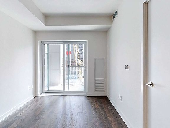 4th image of 1 Yorkville Ave #801