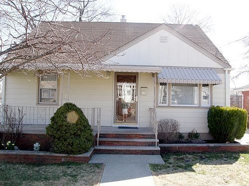 2nd image of 664 Lewis St