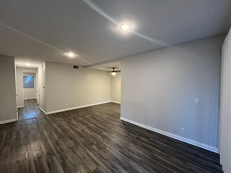 1527 Veteran Ave — Photo 9