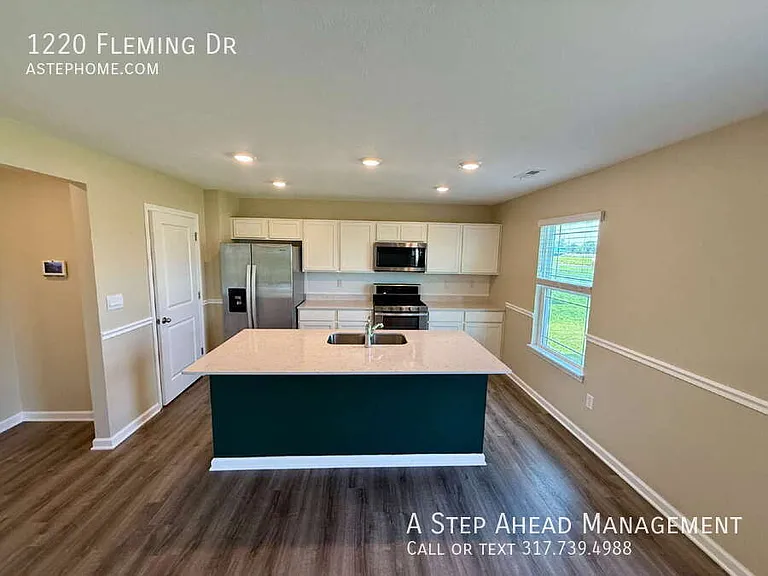 1220 Fleming Dr — Photo 4